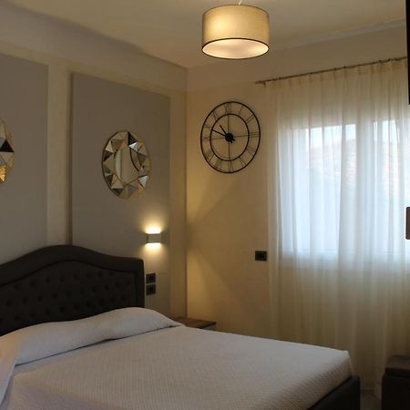 Villa Martina Luxury Rooms Desenzano del Garda Esterno foto