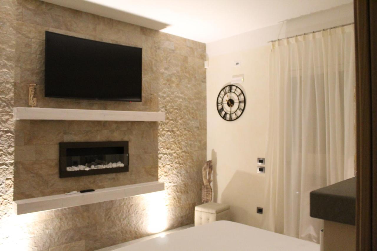 Villa Martina Luxury Rooms Desenzano del Garda Esterno foto