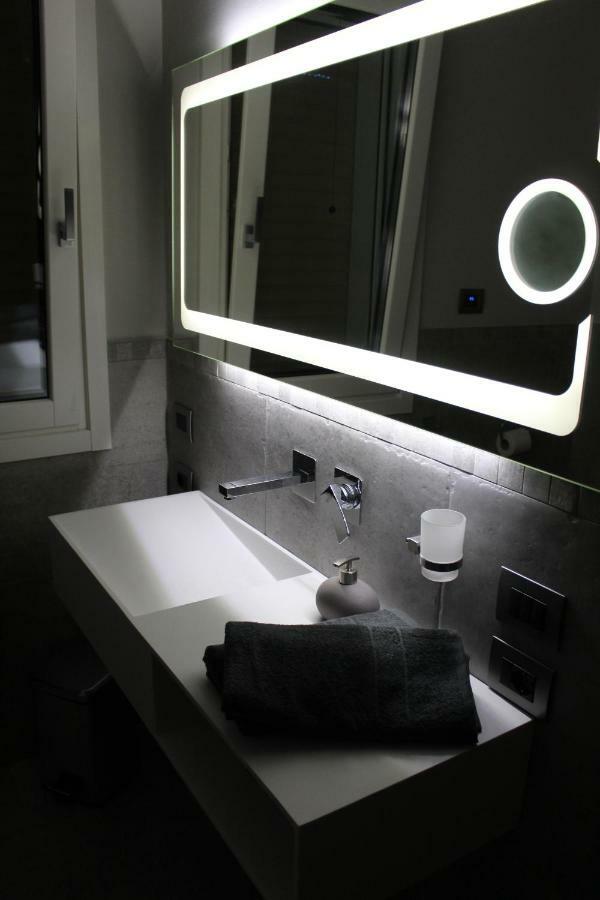 Villa Martina Luxury Rooms Desenzano del Garda Esterno foto