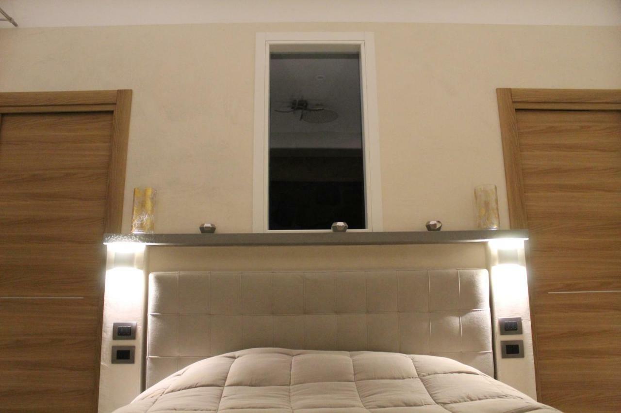 Villa Martina Luxury Rooms Desenzano del Garda Esterno foto