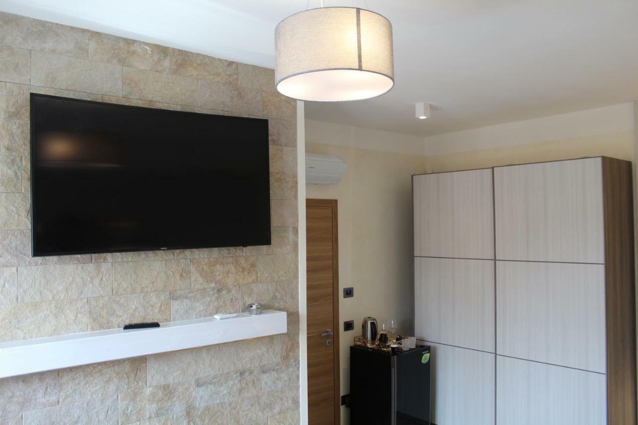 Villa Martina Luxury Rooms Desenzano del Garda Esterno foto